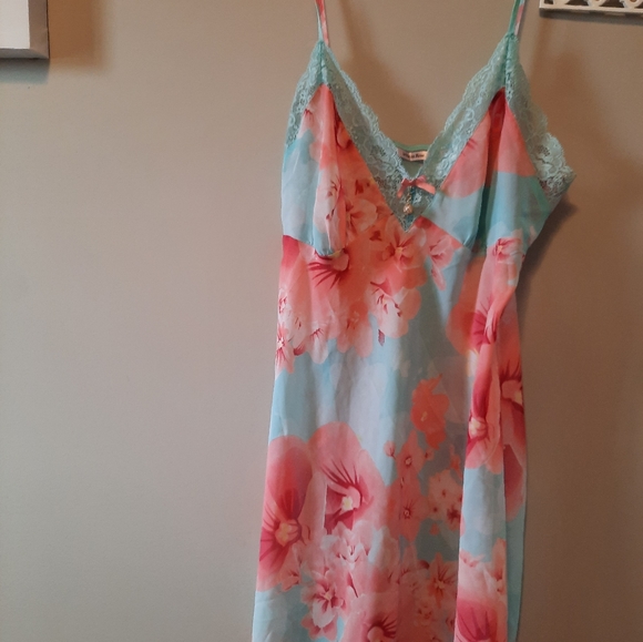La Vie en rose Nightgown size L - Picture 2 of 5